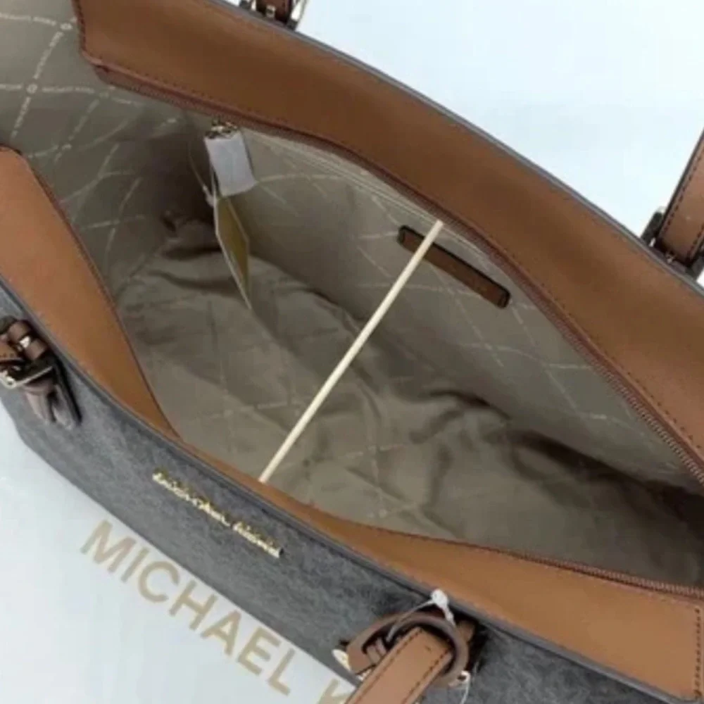 MICHAEL KORS GILLY LARGE DRAWSTRING TOTE BROWN SIGNATURE COLOR